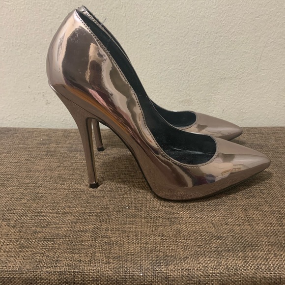 Steve Madden Gunmetal Metallic Pumps - Picture 2 of 5